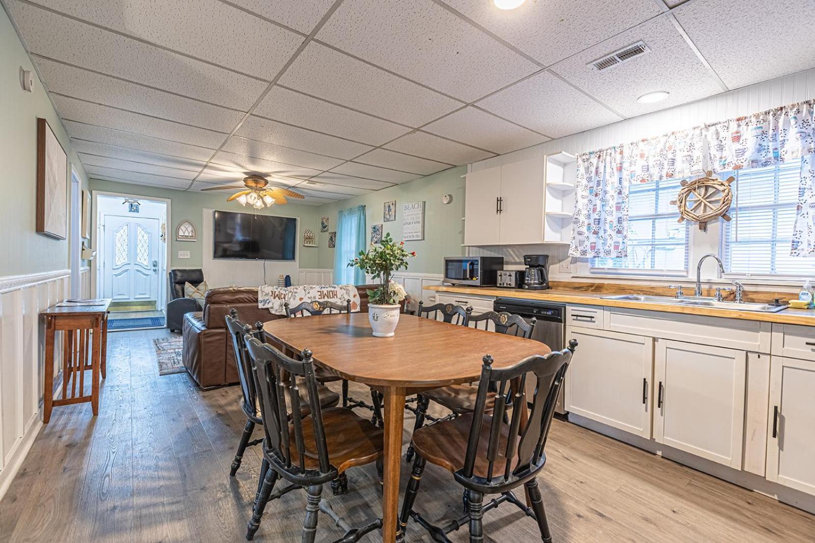 Gorgeous Centrally Located Ocean View 2 King, Huge Private Yard & Deck, Firepit, Bbq, & Game Tables Myrtle Beach Exteriör bild